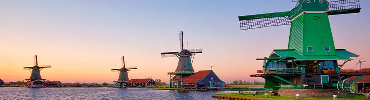 Ontdek de Zaanse Schans in een Autohopper huurauto