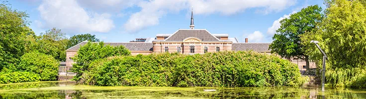 Paleistuin bezoeken in een Autohopper huurauto