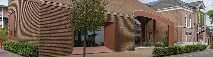 naar van gogh village in een huurauto